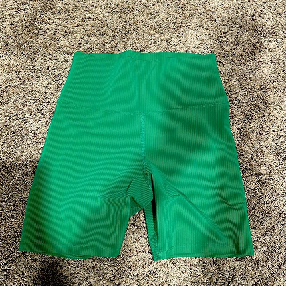 Beach Riot ribbed green bike shorts. SZ L